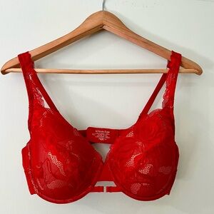La Vie En Rose bra size 36D red lace on nude background